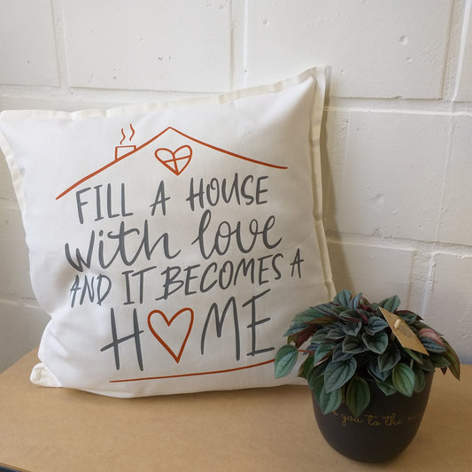 Kussen ' Fill a house with love...'