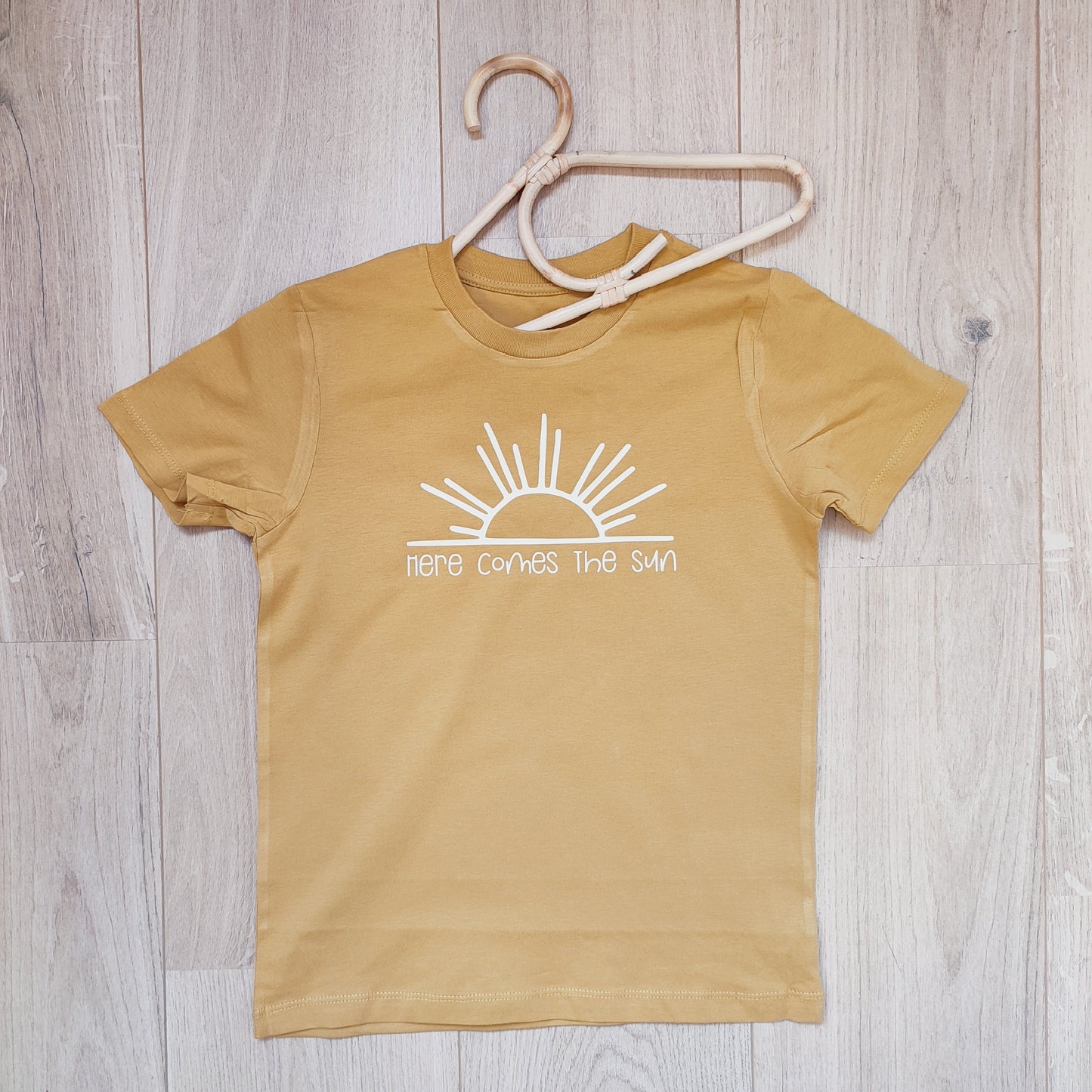 T-shirt "here comes the sun"
